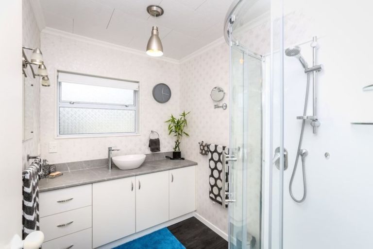 Photo of property in 7 Tukapa Street, Westown, New Plymouth, 4310