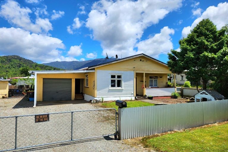 Photo of property in 20 Clifford Street, Blackball, 7804