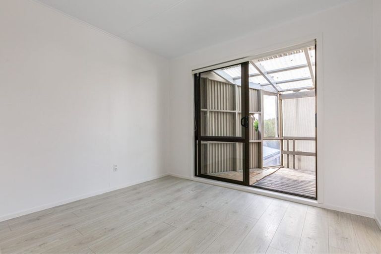 Photo of property in 7 Kaweka Street, New Lynn, Auckland, 0600