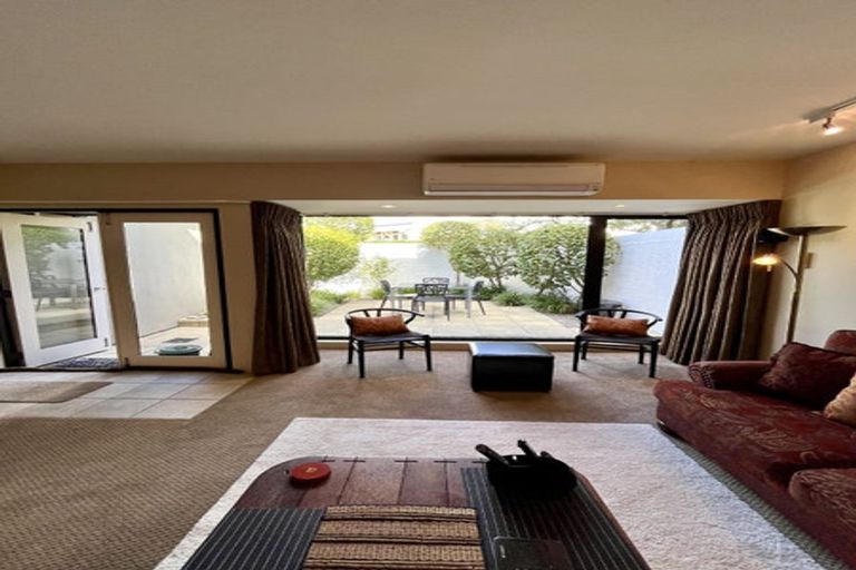 Photo of property in Highwic, 32u2 Hobson Street, Thorndon, Wellington, 6011