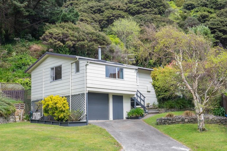 Photo of property in 42 Postgate Drive, Whitby, Porirua, 5024