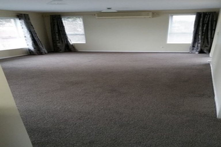 Photo of property in 17 Mckellar Place, Hornby, Christchurch, 8042