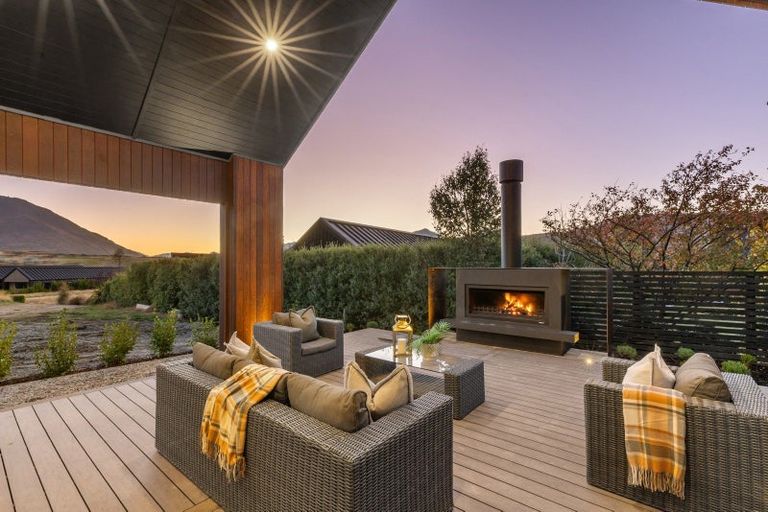 Photo of property in 8 Kerrera Lane, Jacks Point, Queenstown, 9371
