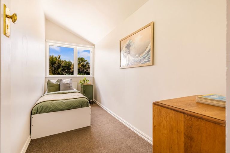 Photo of property in 5 Kotuku Street, Te Atatu Peninsula, Auckland, 0610