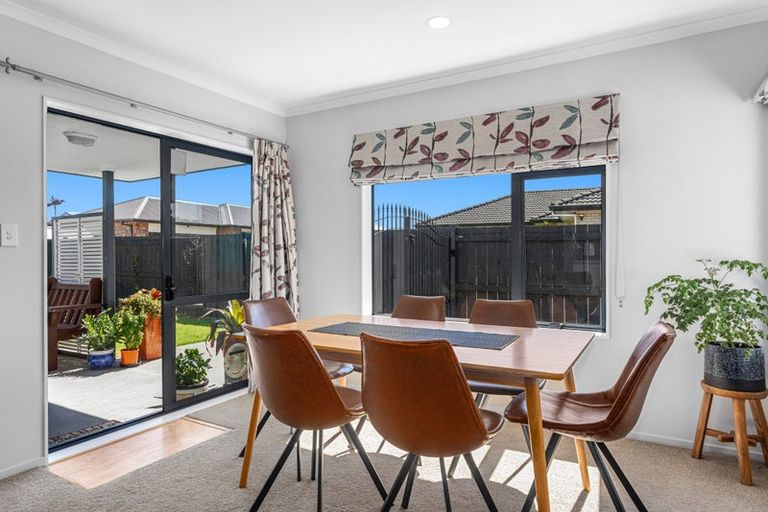 Photo of property in 21 Edgewater Grove, Whakatane, 3120