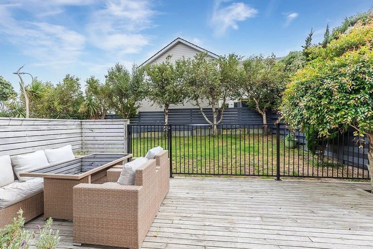 Photo of property in 27 Akaroa Drive, Maupuia, Wellington, 6022