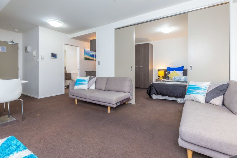 Photo of property in 2 White Road, Manurewa, Auckland, 2102