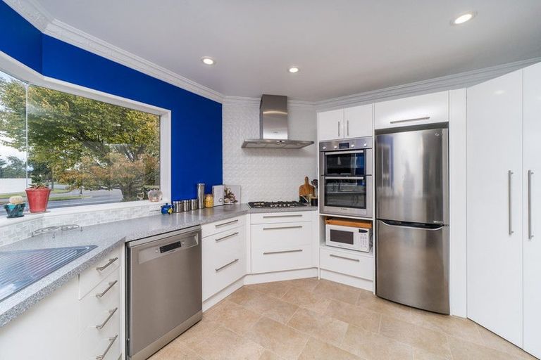 Photo of property in 98 John F Kennedy Drive, Milson, Palmerston North, 4414
