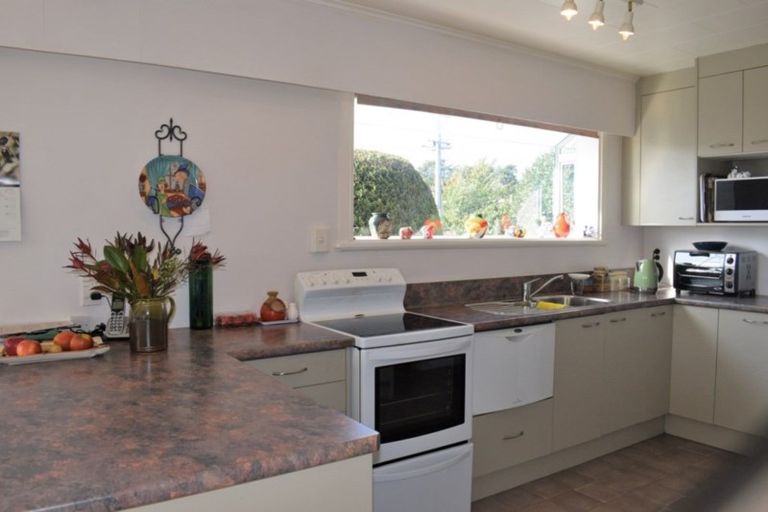 Photo of property in 84 Kirk Street, Otaki, 5512