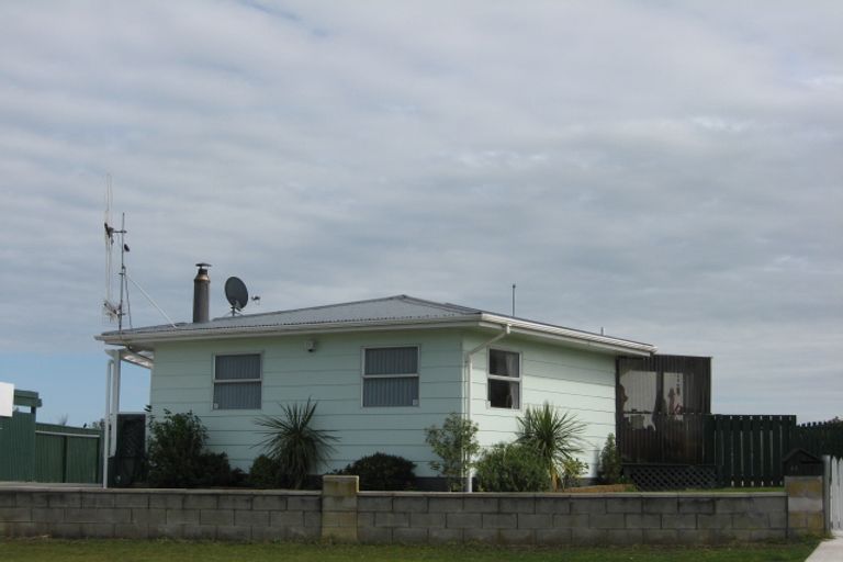 Photo of property in 42 Lee Street, Castlecliff, Whanganui, 4501