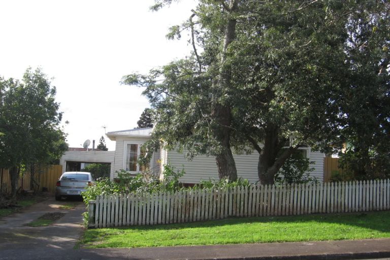 Photo of property in 18 Taioma Crescent, Te Atatu Peninsula, Auckland, 0610
