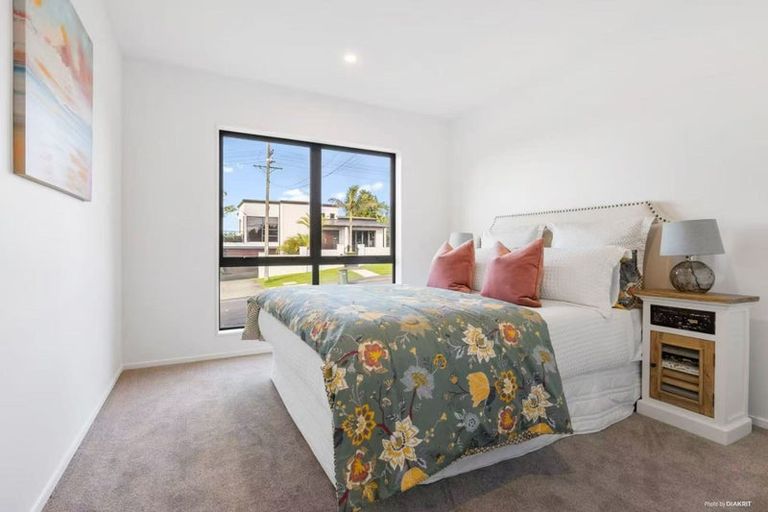 Photo of property in 142a Luckens Road, West Harbour, Auckland, 0618