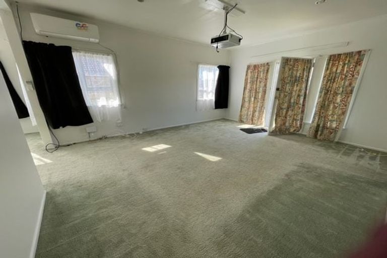 Photo of property in 11 Fraser Road, Papatoetoe, Auckland, 2025