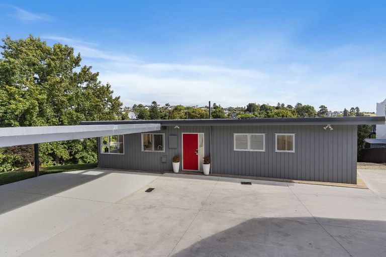 Photo of property in 3 Micawber Place, Mellons Bay, Auckland, 2014
