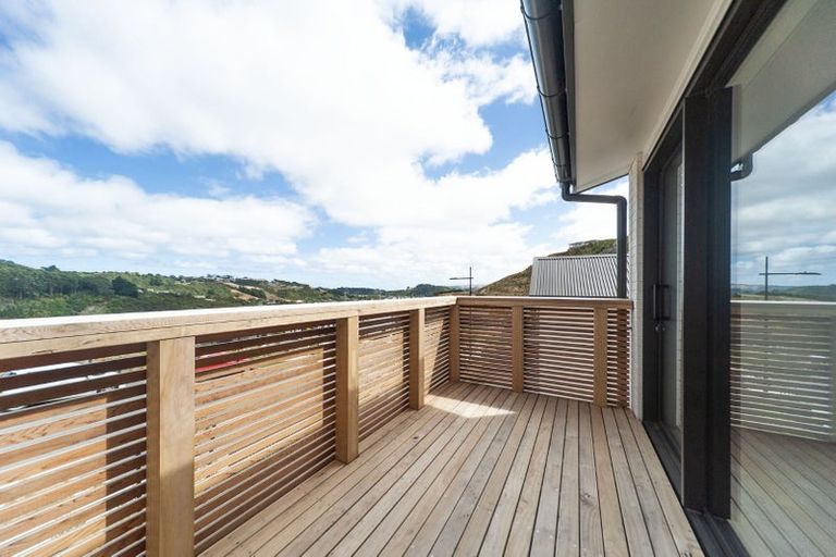 Photo of property in 33 Oakum Road, Whitby, Porirua, 5024