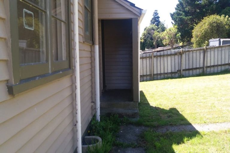 Photo of property in 196 Waddington Drive, Naenae, Lower Hutt, 5011