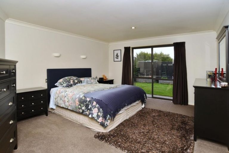 Photo of property in 2 Ross Place, Northwood, Christchurch, 8051