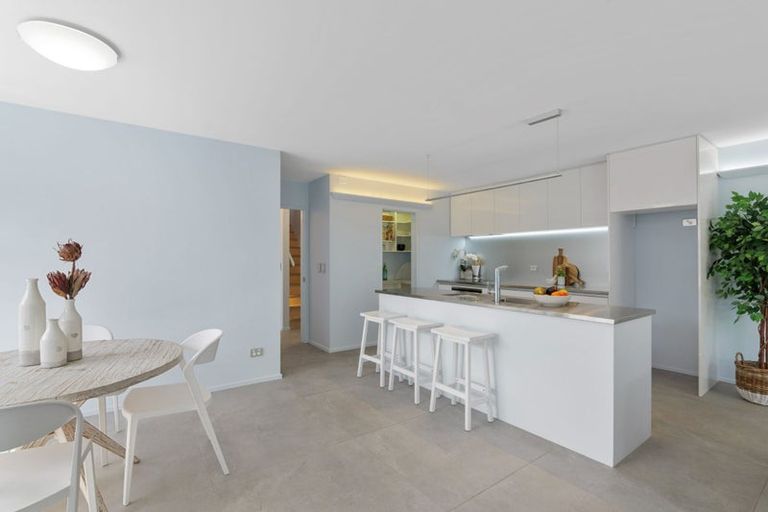 Photo of property in 64 Hewitts Road, Merivale, Christchurch, 8014