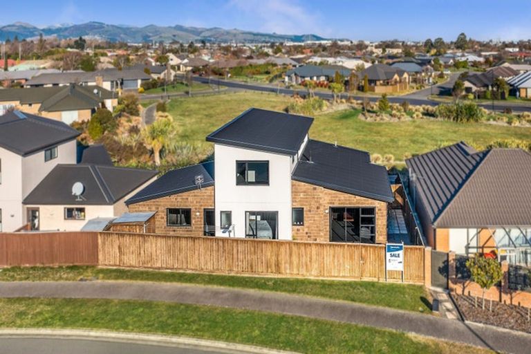 Photo of property in 19 Tangy Loch Lane, Broomfield, Christchurch, 8042