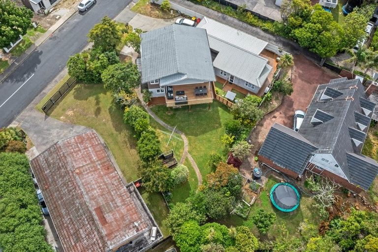 Photo of property in 30a Geoffrey Road, Torbay, Auckland, 0630
