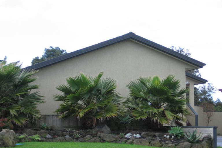 Photo of property in 10 Dorchester Place, Orewa, 0931
