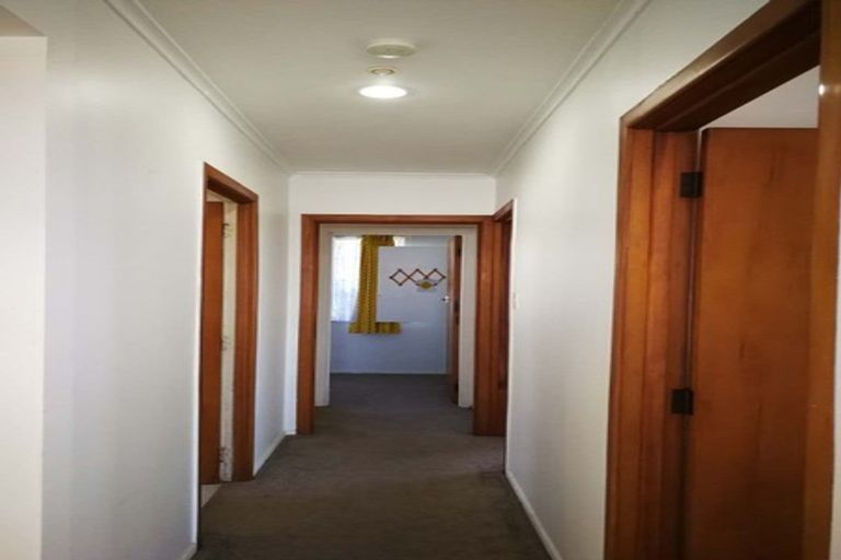 Photo of property in 10 Barron Drive, Green Bay, Auckland, 0604
