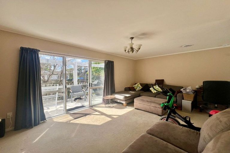 Photo of property in 40 Hassan Drive, Massey, Auckland, 0614