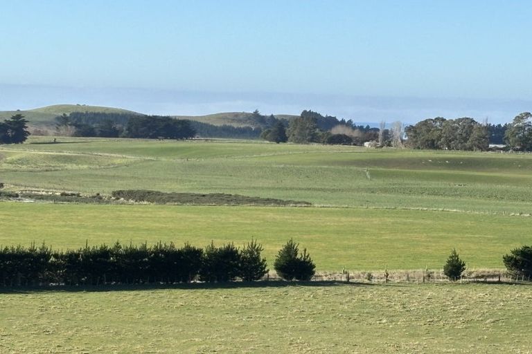 Photo of property in 16 Bay Road, Purakaunui, 9081