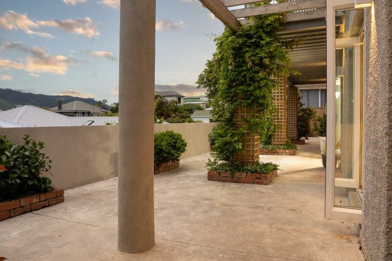 Photo of property in Hamilton Flats, 9u1 Hawker Street, Mount Victoria, Wellington, 6011