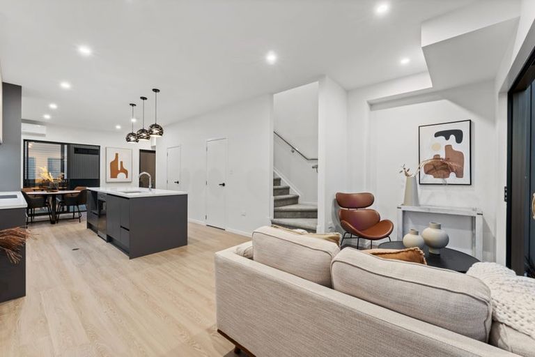 Photo of property in 21b Neal Avenue, Glenfield, Auckland, 0629