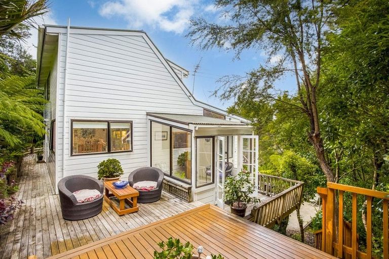 Photo of property in 26 Mceldowney Road, Titirangi, Auckland, 0604