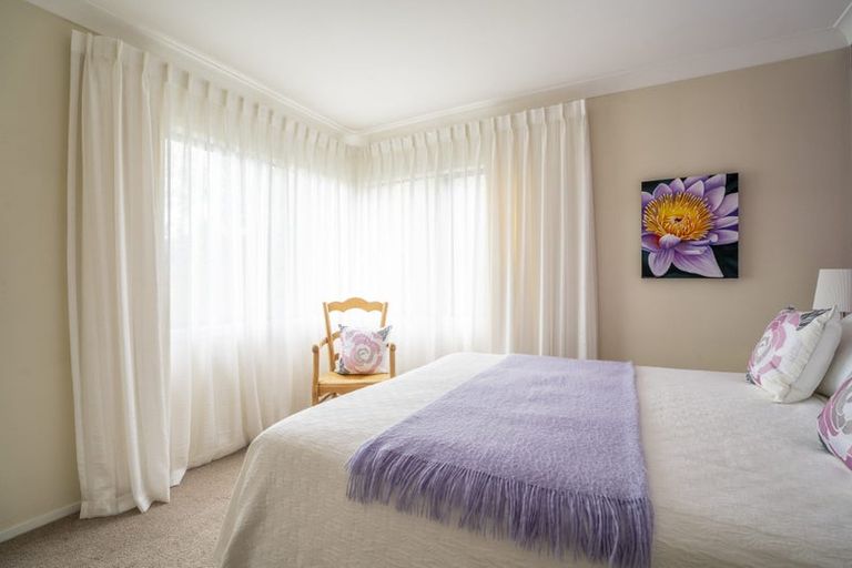 Photo of property in 6 Burbank Crescent, Churton Park, Wellington, 6037