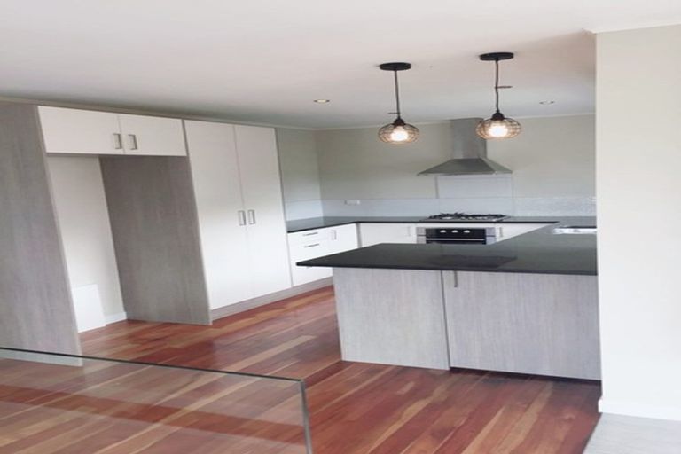 Photo of property in 26 Tawhana Crescent, Red Beach, 0932