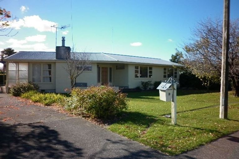Photo of property in 8 Gebbie Road, Taradale, Napier, 4112