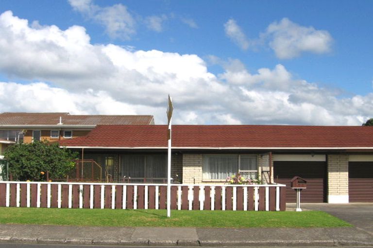 Photo of property in 2 Strid Road, Te Atatu South, Auckland, 0610