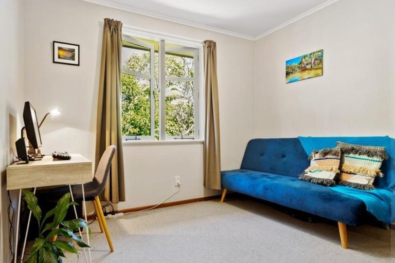 Photo of property in 50 Edmonton Road, Henderson, Auckland, 0612