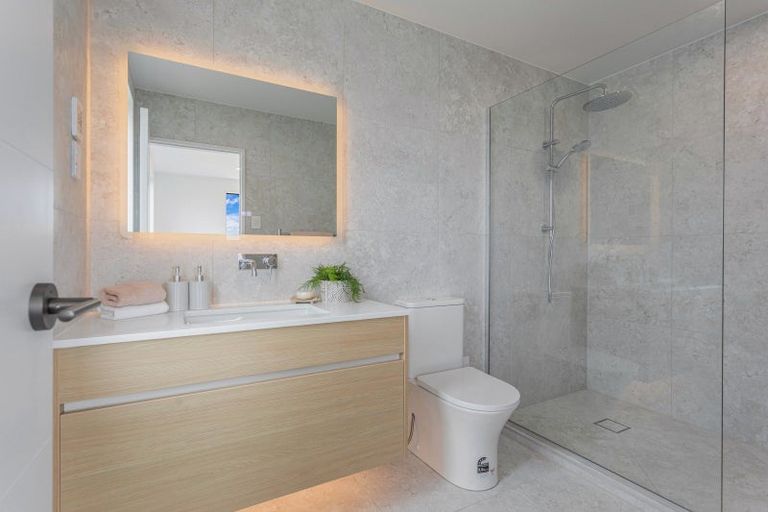 Photo of property in 5 Makumaku Place, Long Bay, 0630