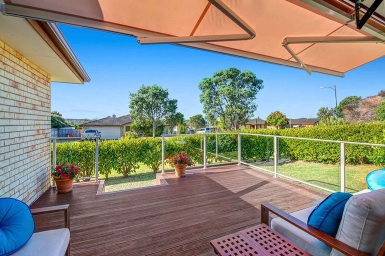 Photo of property in 1 Anchorite Way, Red Beach, 0932