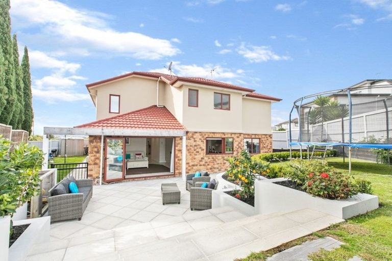 Photo of property in 13 Onemana Way, Te Atatu Peninsula, Auckland, 0610