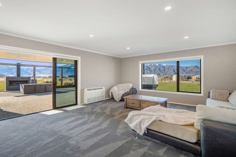 Photo of property in 10 Hardacre Place, Omarama, 9412