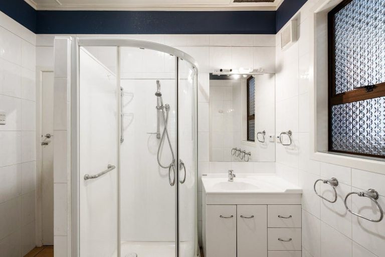 Photo of property in 1412 Woodstock Avenue, Mayfair, Hastings, 4122