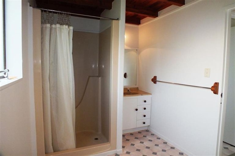 Photo of property in 2/43 Pacific Parade, Army Bay, Whangaparaoa, 0930