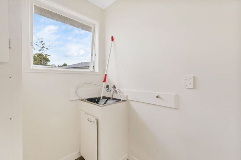 Photo of property in 5 Sunvue Road, Glen Eden, Auckland, 0602