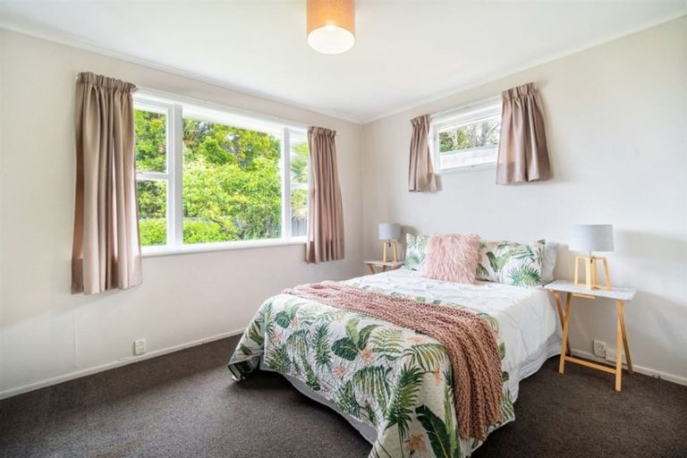 Photo of property in 1/14 Ozich Avenue, Te Atatu South, Auckland, 0610