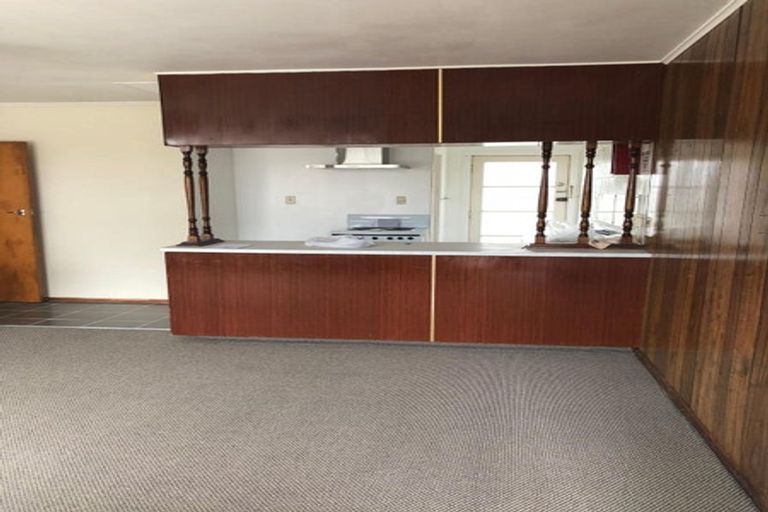 Photo of property in 81 Pupuke Road, Northcote, Auckland, 0627
