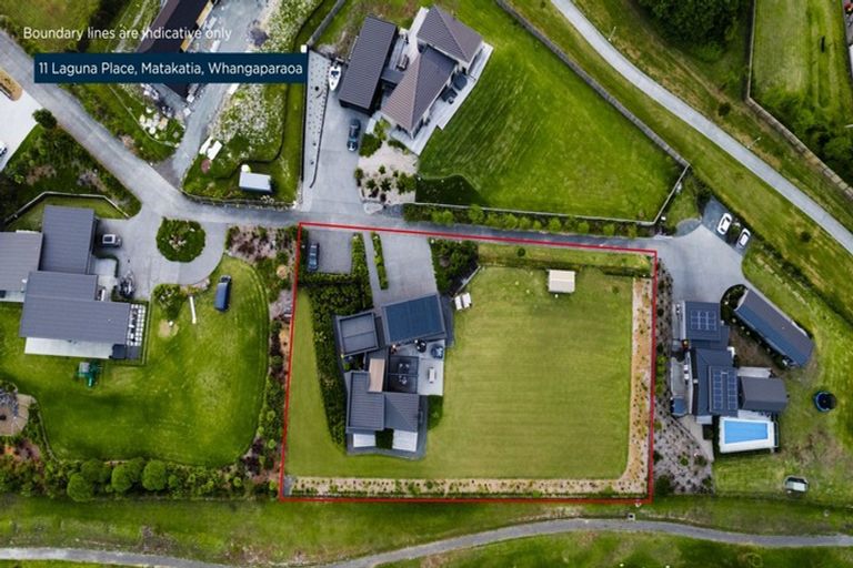 Photo of property in 11 Laguna Place, Matakatia, Whangaparaoa, 0930