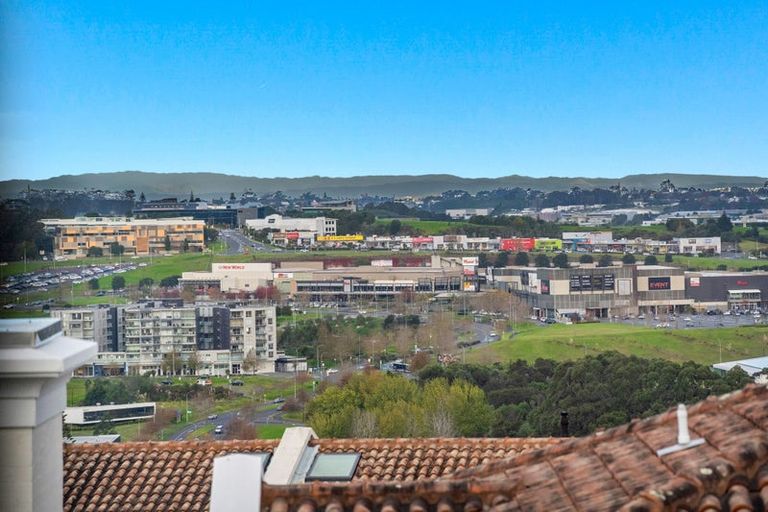 Photo of property in The Rise, 2/11 Hatfield Place, Albany Heights, Auckland, 0632