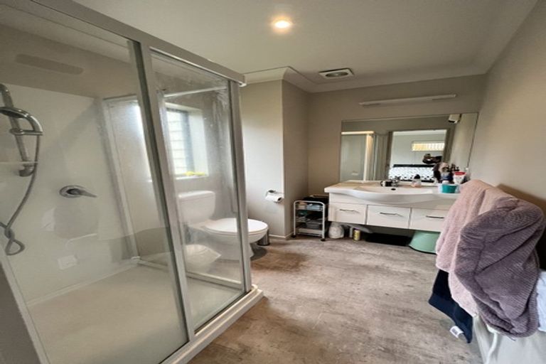 Photo of property in 61 Glanmire Road, Newlands, Wellington, 6037