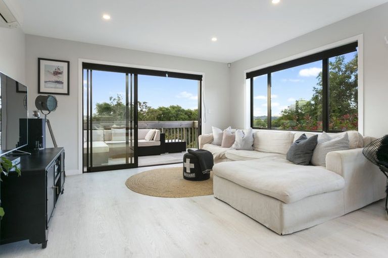 Photo of property in 7 Nerehana Place, Red Beach, 0932