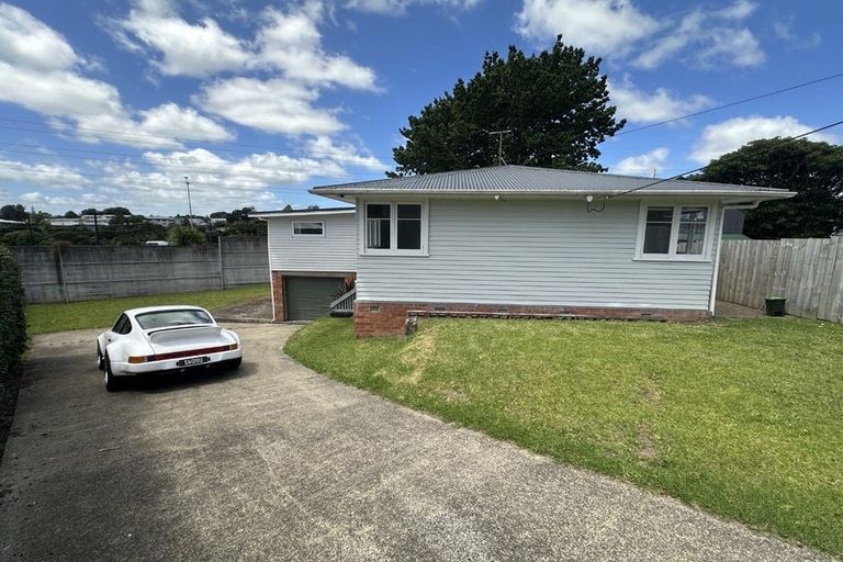 Photo of property in 22 Paton Avenue, Te Atatu South, Auckland, 0610